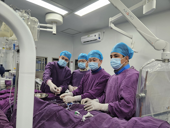 一周6台高难度手术！北京天坛医院援疆专家刘青林接受入疆“大考”